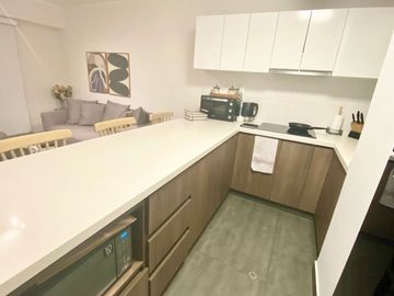 ¡Moderno departamento amoblado en alquiler! A 1 cuadra del Centro Financiero de San Isidro 📍 Ubicación privilegiada