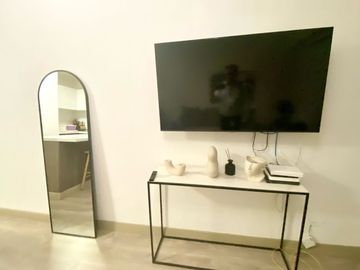 ¡Moderno departamento amoblado en alquiler! A 1 cuadra del Centro Financiero de San Isidro 📍 Ubicación privilegiada