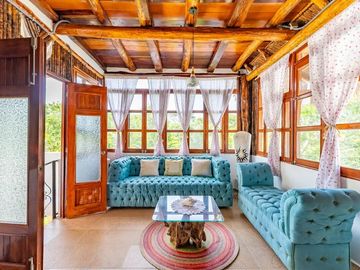 Espectacular casa en venta en Parque Xcaret – 4 recámaras con alberca y jardín privado