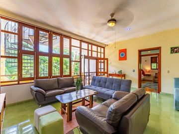 Espectacular casa en venta en Parque Xcaret – 4 recámaras con alberca y jardín privado