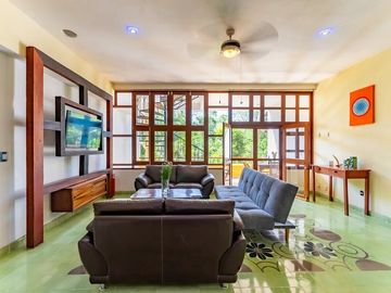 Espectacular casa en venta en Parque Xcaret – 4 recámaras con alberca y jardín privado