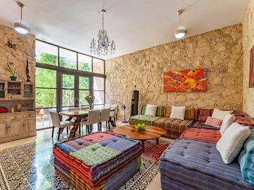 Espectacular casa en venta en Parque Xcaret – 4 recámaras con alberca y jardín privado
