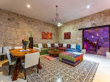 Espectacular casa en venta en Parque Xcaret – 4 recámaras con alberca y jardín privado