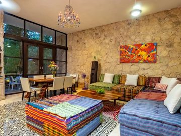 Espectacular casa en venta en Parque Xcaret – 4 recámaras con alberca y jardín privado