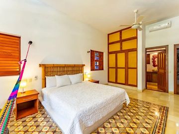 Espectacular casa en venta en Parque Xcaret – 4 recámaras con alberca y jardín privado