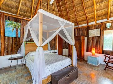 Espectacular casa en venta en Parque Xcaret – 4 recámaras con alberca y jardín privado
