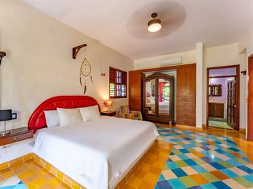 Espectacular casa en venta en Parque Xcaret – 4 recámaras con alberca y jardín privado