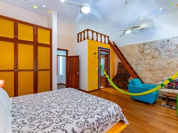 Espectacular casa en venta en Parque Xcaret – 4 recámaras con alberca y jardín privado