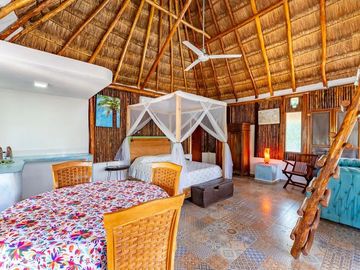 Espectacular casa en venta en Parque Xcaret – 4 recámaras con alberca y jardín privado