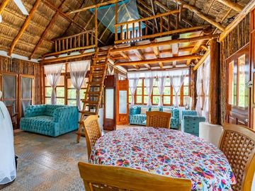 Espectacular casa en venta en Parque Xcaret – 4 recámaras con alberca y jardín privado