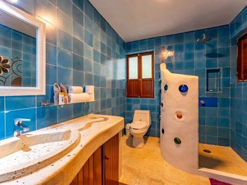 Espectacular casa en venta en Parque Xcaret – 4 recámaras con alberca y jardín privado