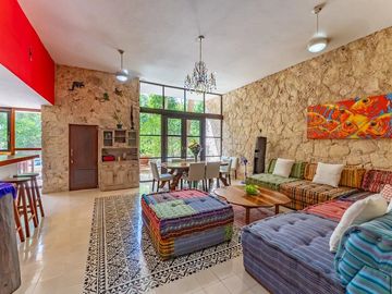 Espectacular casa en venta en Parque Xcaret – 4 recámaras con alberca y jardín privado