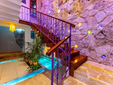 Espectacular casa en venta en Parque Xcaret – 4 recámaras con alberca y jardín privado