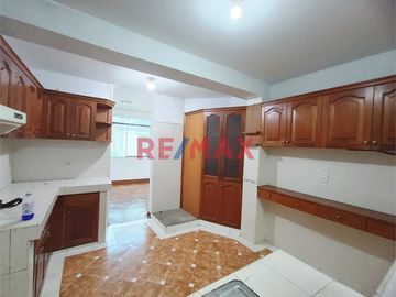 Vendo Linda Casa En Los Olivos Urb. Mariscal Gamarra
