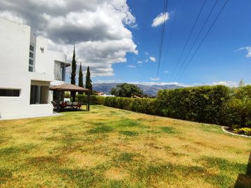 VENDO O RENTA CASA TANDA NAYON CUMBAYA QUITO