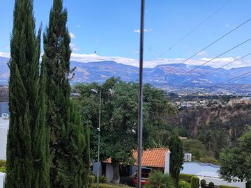 VENDO O RENTA CASA TANDA NAYON CUMBAYA QUITO