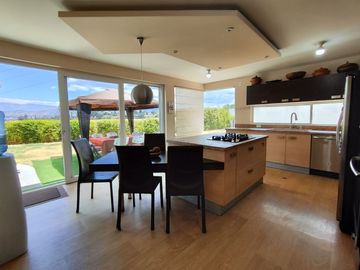 VENDO O RENTA CASA TANDA NAYON CUMBAYA QUITO