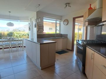 VENDO CASA TANDA NAYON CUMBAYA QUITO