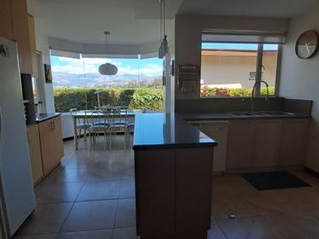 VENDO CASA TANDA NAYON CUMBAYA QUITO