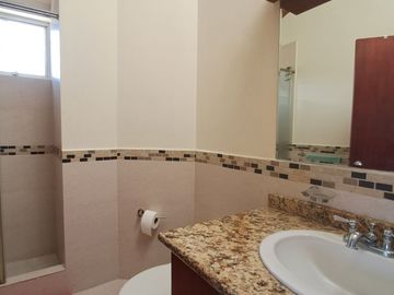 VENDO CASA TANDA NAYON CUMBAYA QUITO