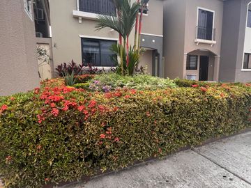 hermosa casa Urb, Romareda