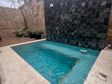 hermosa casa Urb, Romareda