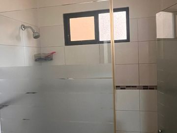 hermosa casa Urb, Romareda