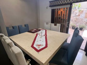 hermosa casa Urb, Romareda