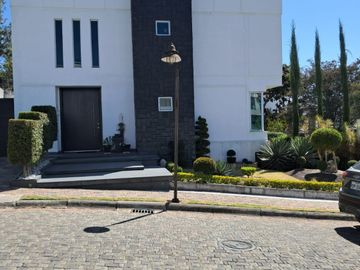 VENDO CASA TANDA NAYON CUMBAYA QUITO CONJUNTO