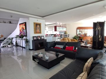 VENDO CASA TANDA NAYON CUMBAYA QUITO CONJUNTO