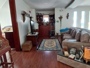 VENDO CASA TANDA NAYON CUMBAYA QUITO CONJUNTO