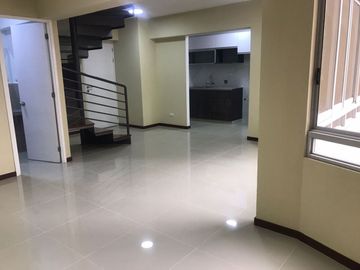 SE VENDE LINDO DEPARTAMENTO  DUPLEX, MODERNO EDIFICIO – CERCADO DE LIMA