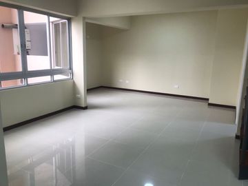 SE VENDE LINDO DEPARTAMENTO  DUPLEX, MODERNO EDIFICIO – CERCADO DE LIMA