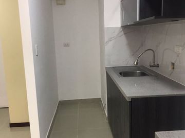 SE VENDE LINDO DEPARTAMENTO  DUPLEX, MODERNO EDIFICIO – CERCADO DE LIMA