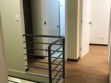 SE VENDE LINDO DEPARTAMENTO  DUPLEX, MODERNO EDIFICIO – CERCADO DE LIMA