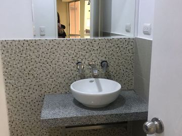 SE VENDE LINDO DEPARTAMENTO  DUPLEX, MODERNO EDIFICIO – CERCADO DE LIMA