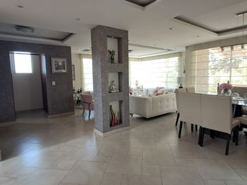 VENDO CASA TACURI NAYON CUMBAYÁ QUITO URBANIZACIÓN
