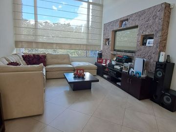 VENDO CASA TACURI NAYON CUMBAYÁ QUITO URBANIZACIÓN