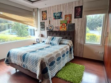 VENDO CASA TACURI NAYON CUMBAYÁ QUITO URBANIZACIÓN