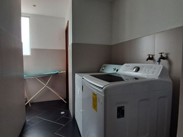 VENDO CASA TACURI NAYON CUMBAYÁ QUITO URBANIZACIÓN