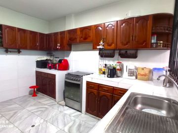 VENTA DE CASA DE TRES PISOS EN EL DISTRITO DE LA PERLA   CALLAO