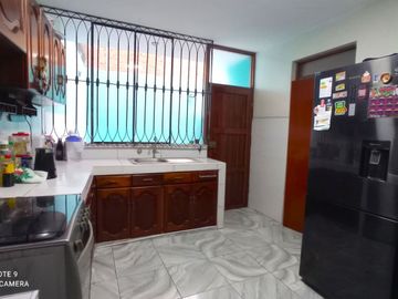 VENTA DE CASA DE TRES PISOS EN EL DISTRITO DE LA PERLA   CALLAO