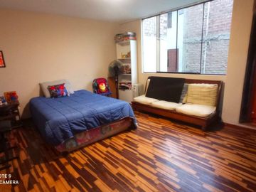 VENTA DE CASA DE TRES PISOS EN EL DISTRITO DE LA PERLA   CALLAO