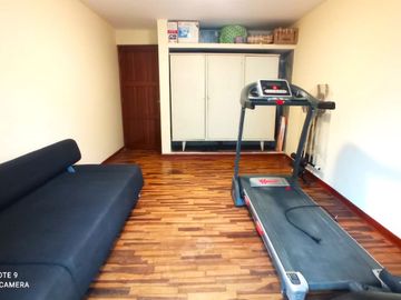 VENTA DE CASA DE TRES PISOS EN EL DISTRITO DE LA PERLA   CALLAO