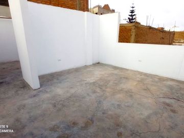 VENTA DE CASA DE TRES PISOS EN EL DISTRITO DE LA PERLA   CALLAO