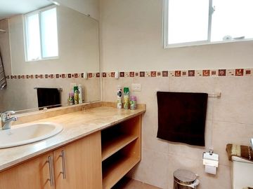 Vendo casa 4 dormitorios, dentro de conjunto, sector Norte, Santa Lucía Alta