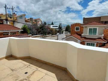 Vendo casa 4 dormitorios, dentro de conjunto, sector Norte, Santa Lucía Alta