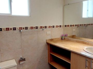 Vendo casa 4 dormitorios, dentro de conjunto, sector Norte, Santa Lucía Alta