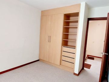 Vendo casa 4 dormitorios, dentro de conjunto, sector Norte, Santa Lucía Alta