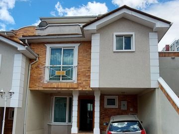 Vendo casa 4 dormitorios, dentro de conjunto, sector Norte, Santa Lucía Alta